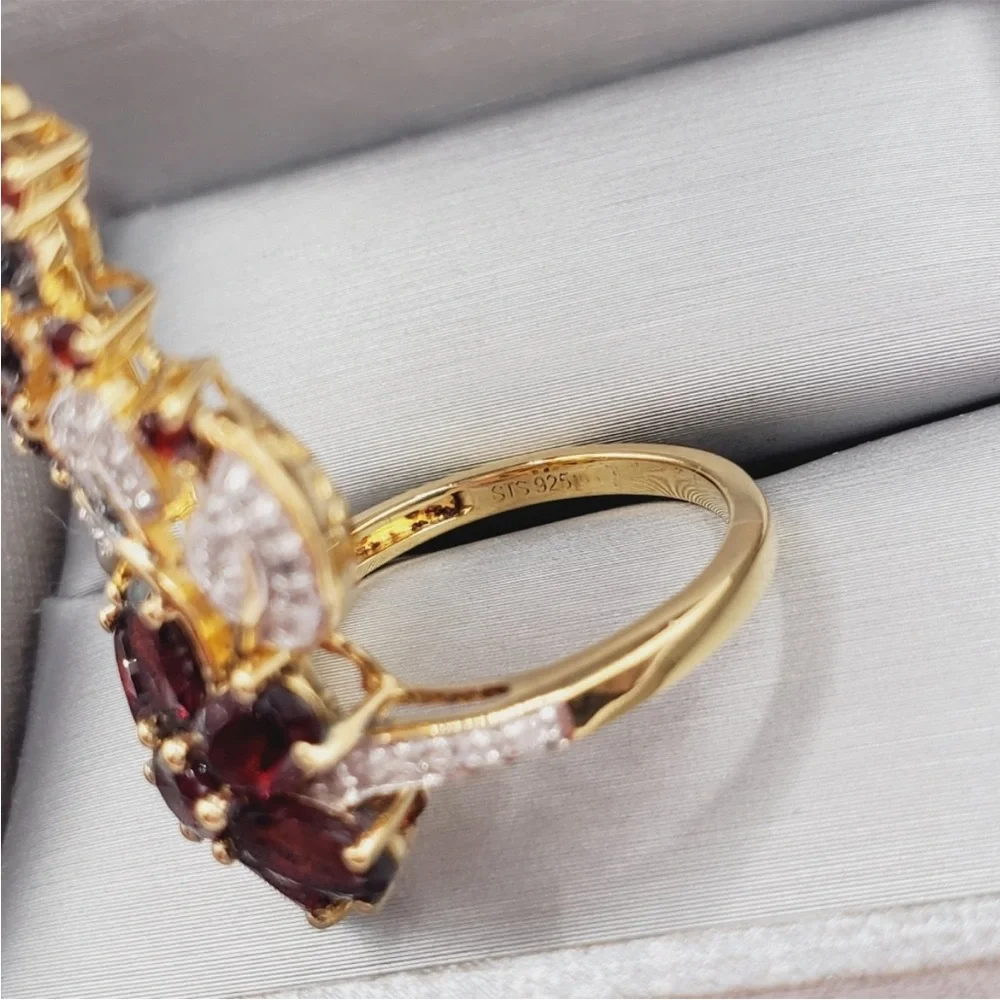 Genuine Garnet - White Topaz - Black Spinel Yellow Gold / 925 Silver Flower Ring - Picture 5 of 7